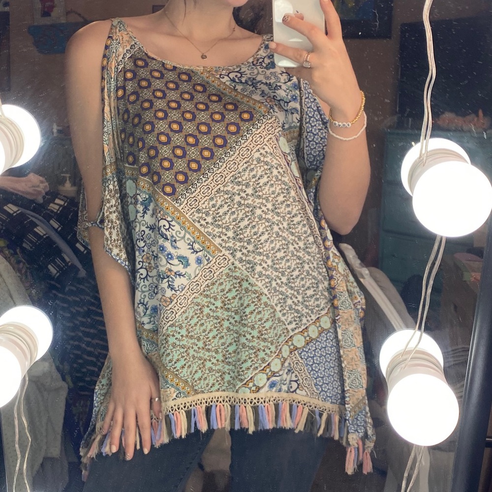 Cold-Shoulder Printed Top!